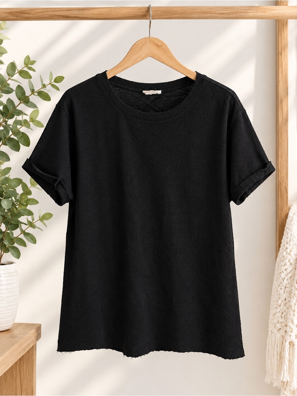 ANDREE BY UNIT Black Short Sleeve Crewneck Tee